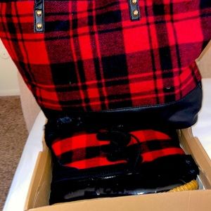 G.H Bass & Co Snow Boots w/matching bag.